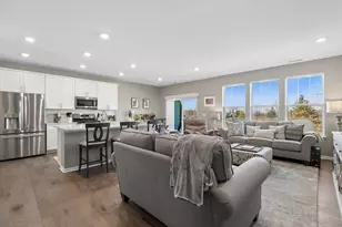 3206 Martini St, Mundelein, IL 60060 - Photo 2