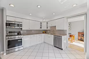 31 Mulberry E Rd, Deerfield, IL 60015 - Photo 8