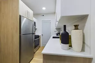 2437 W Walton St, Chicago, IL 60622 - Photo 8