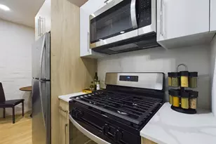 2437 W Walton St, Chicago, IL 60622 - Photo 10