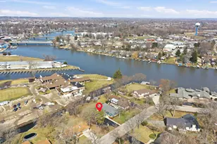 3114 Riverstream Dr, McHenry, IL 60050 - Photo 4