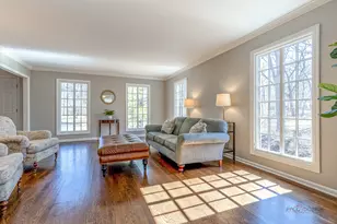 609 Old Hickory Ln, Libertyville, IL 60048 - Photo 4