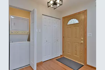 714 N Lakeside Drive, Vernon Hills, IL 60061 - Photo 8