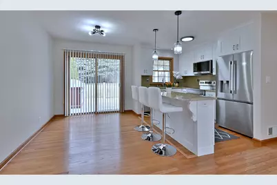 714 N Lakeside Drive, Vernon Hills, IL 60061 - Photo 10