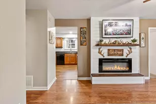 16419 Terry Ln, Oak Forest, IL 60452 - Photo 6