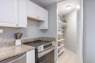 3660 N Lake Shore Dr, Chicago, IL 60613 - Photo 10