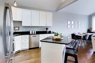 1927 W Belmont Ave, Chicago, IL 60657 - Photo 10