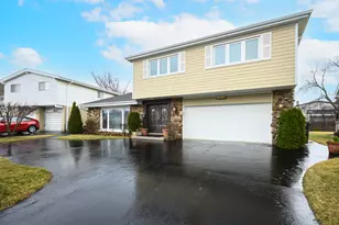 9833 N Lauren Ln, Niles, IL 60714 - Photo 2