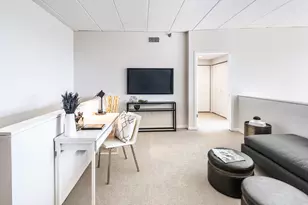 1100 W Montrose Ave, Chicago, IL 60613 - Photo 26