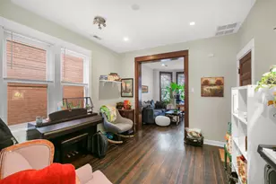 2118 W Fletcher St, Chicago, IL 60618 - Photo 10