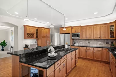 841 Black Walnut Drive, Sugar Grove, IL 60554 - Photo 16