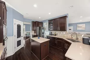 890 Stratford Dr, North Aurora, IL 60542 - Photo 8
