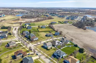 890 Stratford Dr, North Aurora, IL 60542 - Photo 40