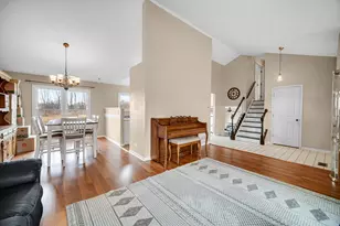 90 Copperwood Dr, Buffalo Grove, IL 60089 - Photo 2