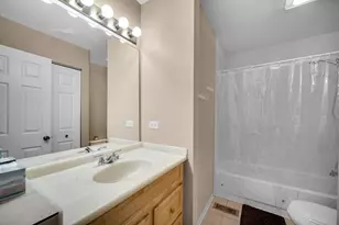 90 Copperwood Dr, Buffalo Grove, IL 60089 - Photo 16