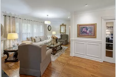 5549 N Parkside Avenue, Chicago, IL 60630 - Photo 2