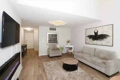 1719 Autumn Avenue #B, Schaumburg, IL 60193 - Photo 4