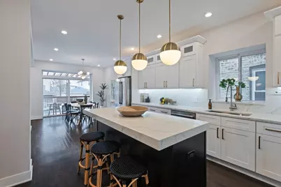 3346 W Cullom Avenue, Chicago, IL 60618 - Photo 2