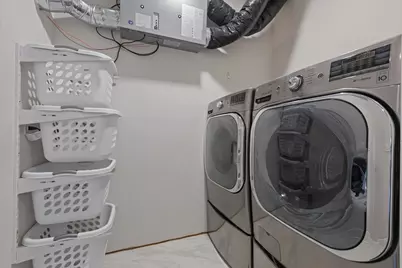 3346 W Cullom Avenue, Chicago, IL 60618 - Photo 32