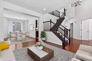 1590 Russell Dr, Hoffman Estates, IL 60192 - Photo 4