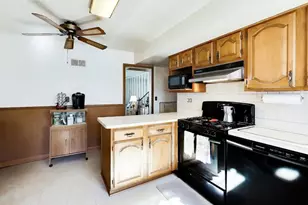5237 Conrad St, Skokie, IL 60077 - Photo 10