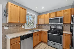 14 Devonshire Cir, Elgin, IL 60123 - Photo 6