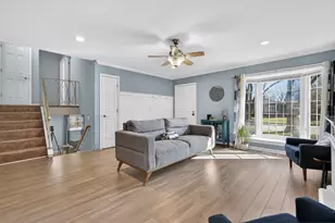 14 Devonshire Cir, Elgin, IL 60123 - Photo 2