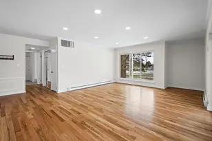 1926 Prairie Square, Schaumburg, IL 60173 - Photo 4