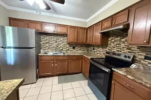 139 W Elk Trail, Carol Stream, IL 60188 - Photo 2