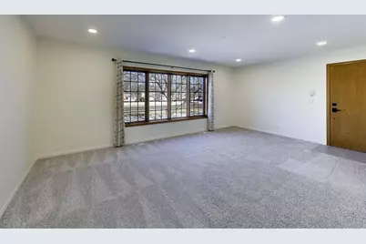 1209 E Davis Street E #2, Arlington Heights, IL 60005 - Photo 4