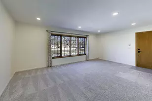 1209 E Davis Street E, Arlington Heights, IL 60005 - Photo 4