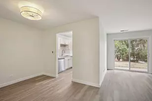 323 Sheffield Ct, Roselle, IL 60172 - Photo 6