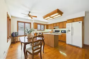 805 Furlong Dr, Libertyville, IL 60048 - Photo 4