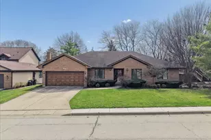 805 Furlong Dr, Libertyville, IL 60048 - Photo 1