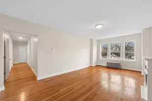 2002 W Estes Ave, Chicago, IL 60645 - Photo 4