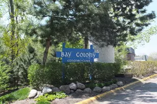 9420 Bay Colony Dr, Des Plaines, IL 60016 - Photo 10