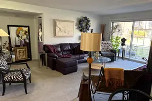 9420 Bay Colony Dr, Des Plaines, IL 60016 - Photo 2