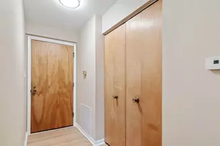 1025 S Fernandez Ave, Arlington Heights, IL 60005 - Photo 2