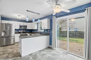 2289 N Aster Ct, Round Lake Beach, IL 60073 - Photo 16