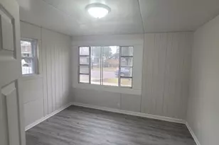 700 George Ave, Aurora, IL 60505 - Photo 6