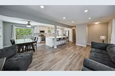 7604 Eleanor Place, Willowbrook, IL 60527 - Photo 4