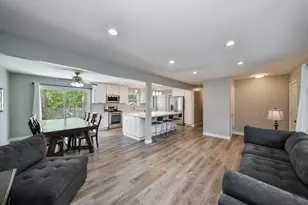 7604 Eleanor Pl, Willowbrook, IL 60527 - Photo 4