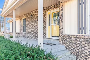 109 E Oak Knoll Dr, Hinckley, IL 60520 - Photo 2