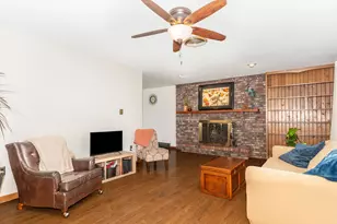 109 E Oak Knoll Dr, Hinckley, IL 60520 - Photo 4