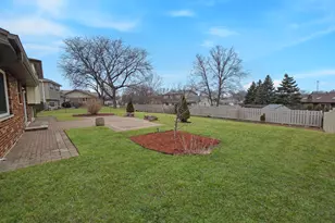 8842 Briarwood Ln, Orland Park, IL 60462 - Photo 16