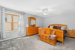 1932 Banks Dr, Elgin, IL 60123 - Photo 10