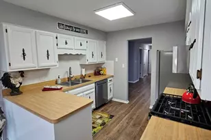 1506 Kennicott Ct, Sycamore, IL 60178 - Photo 6