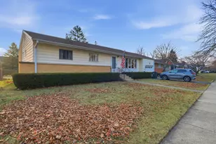 731 N Gibbons Ave, Arlington Heights, IL 60004 - Photo 2