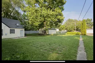 2923 Ezra Ave N, Zion, IL 60099 - Photo 2