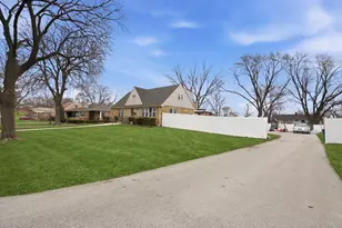 29 S Iowa Ave, Addison, IL 60101 - Photo 2